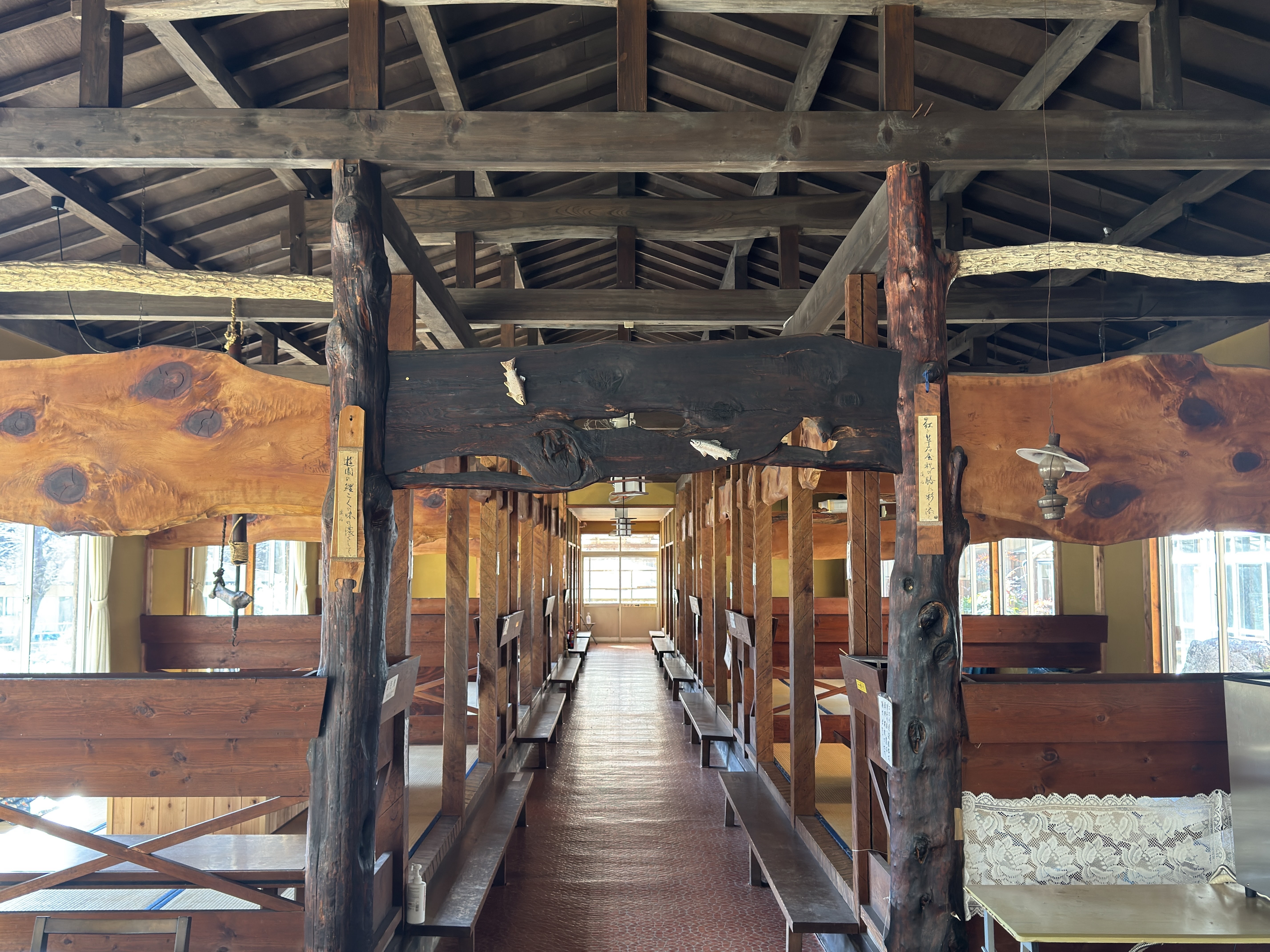 落ち着いた雰囲気のレストラン店内